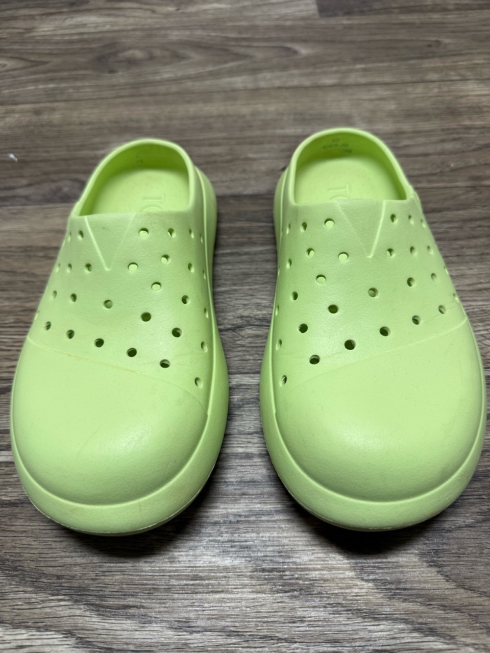 TOMS Lightweight Slip-On Clog - Lime Green